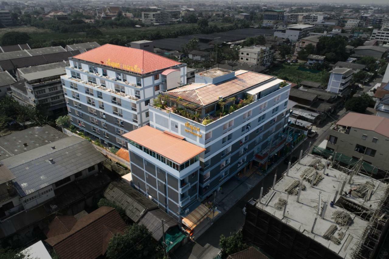 Penyos Service Apartment Bangkok Exterior photo